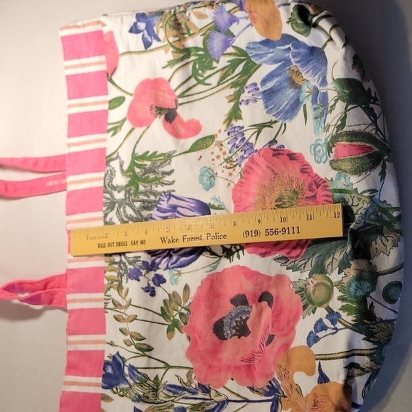 Estee Lauder Women's Tote - Picture 3 of 8